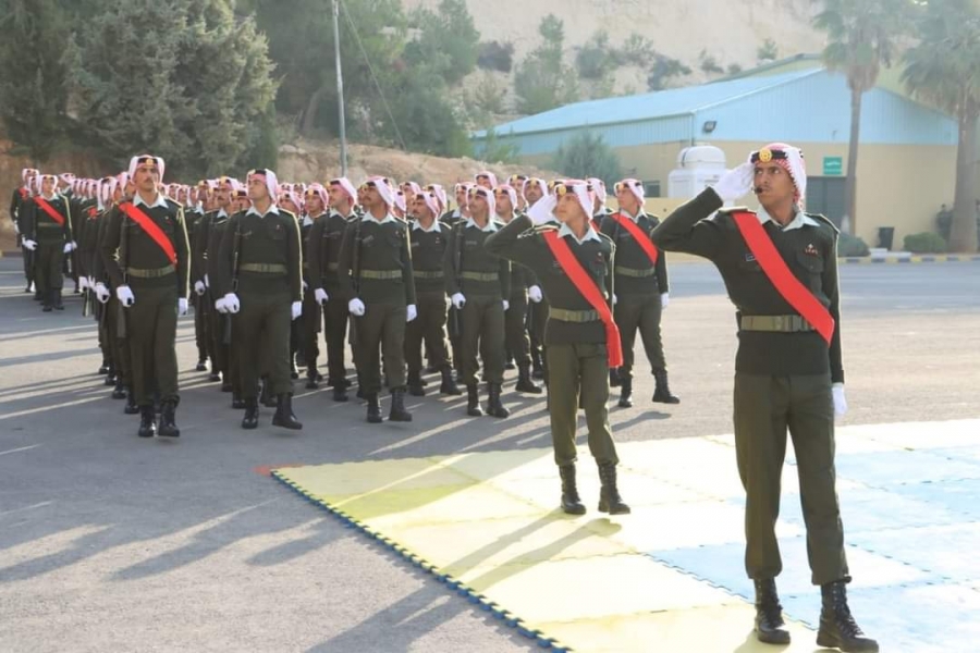 مدرسة تدريب الحرس الملكي تحتفل بتخريج عددٍ من الدورات...صور