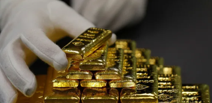 تصريحات باول تحبط آمال مستثمري الذهب وتهبط بالأسعار