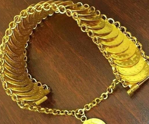 الذهب ينخفض 70 قرشاً في يوم بالأردن