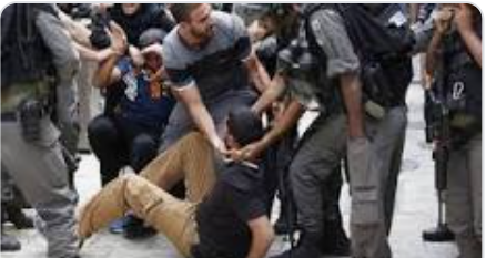 إصابة فلسطيني وأبنائه باعتداء مستوطنين شرق الخليل