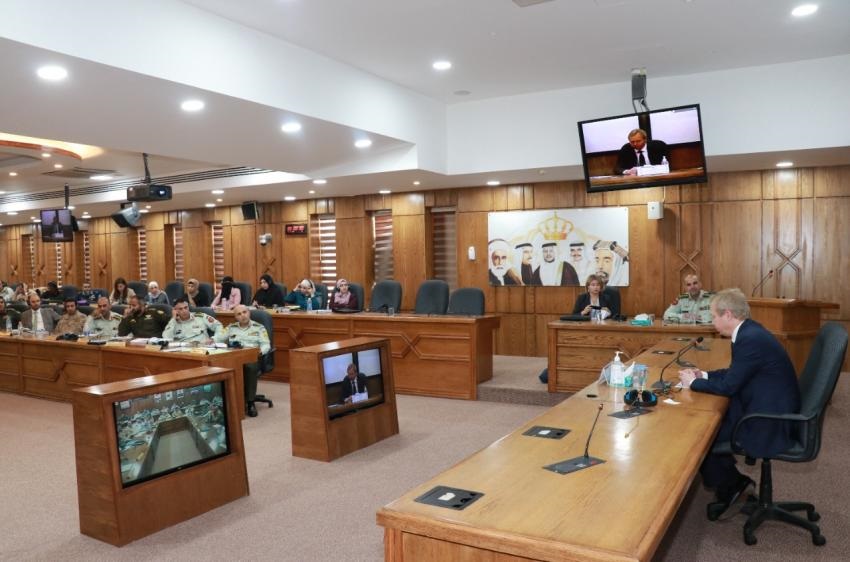 المبعوث الأوروبي للشرق الاوسط يحاضر في كلية الدفاع