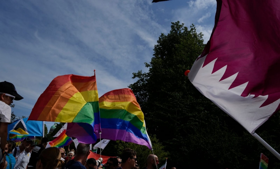 توجيهات.. هكذا ستتعامل قطر مع المثليين والقبلات الحميمية بالشوارع