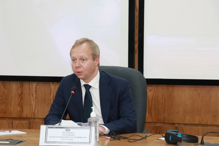 المبعوث الأوروبي للشرق الاوسط يحاضر في كلية الدفاع الوطني الملكية الاردنية