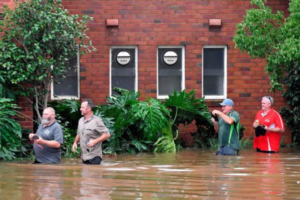 إجلاء الآلاف من منازلهم في أستراليا بعد تحذيرات من فيضانات عارمة