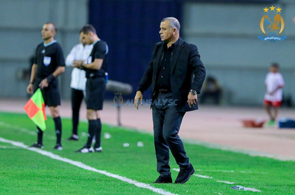 أبو عابد يحرز اول القابه كمدرب