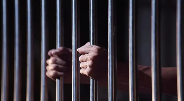 خبير قانوني: غالبية تهريب المخدرات إلى السجون عبر الأحشاء