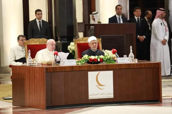 الإمام الطيب: اجتماع حكماء المسلمين ورموز الكنيسة الكاثوليكيَّة شعاع نور يبعث الأمل في ظل التحديات العالمية المعاصرة