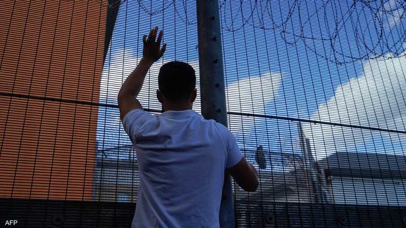 طعام قليل وأغذية فاسدة.. صرخة غضب لطالبي اللجوء ببريطانيا