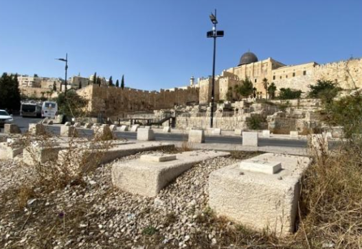 قبور وهمية .. طريقة اسرائيلية جديدة لسرقة الأراضي الفلسطينية