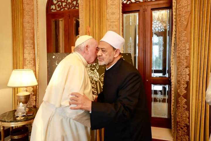 لقاء الأخوة الإنسانية يتجدد في البحرين .. شيخ الأزهر رئيس مجلس حكماء المسلمين يلتقي البابا فرنسيس