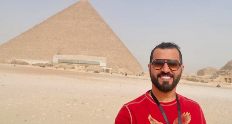 رحالة إماراتي يجوب 65 دولة لزرع بصمة السلام