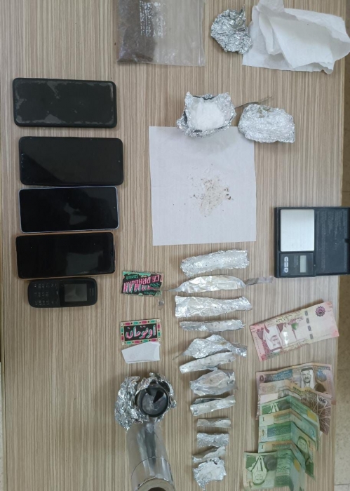 مكافحة المخدرات تداهم تاجرَي مخدرات أثناء نقلهما لكميات كبيرة من المواد المخدرة وتلقي القبض عليهما في محافظة المفرق