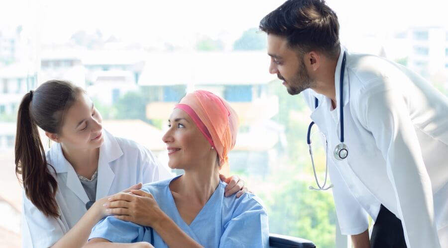 إطلاق قوافل العزم لمعتمري مرضى السرطان