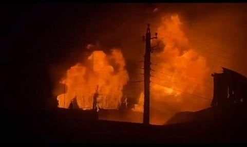 العراق.. انهيار مبنى تجاري إثر حريق ضخم في بغداد