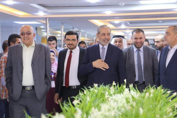 الدهيسات يفتتح مراكز طبية تخصصية جديدة قي المستشفى الإسلامي