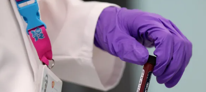 لأول مرة في التاريخ.. حقن خلايا دم أُنتجت مخبريا بجسم شخص