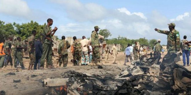 مقتل 10 جنود في هجوم شنه مسلحون على قاعدة عسكرية وسط الصومال