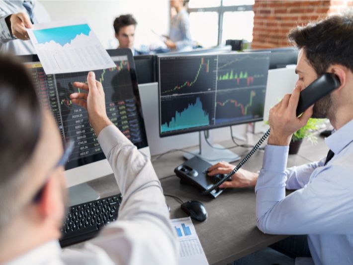 ارتفاع عدد الموقوفين في قضية منصات البورصة إلى 10 منهم 3 نساء