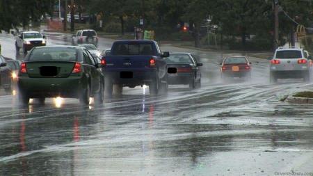 ارشادات وقائية من السير للسائقين خلال المنخفض