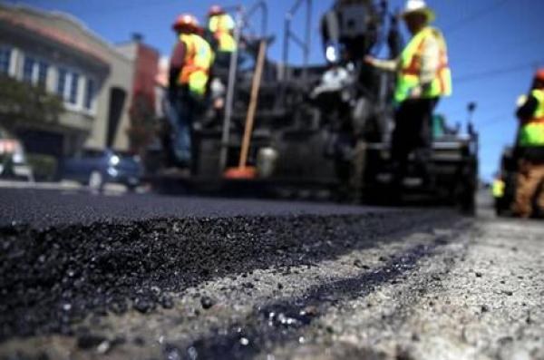 رئيس بلدية المفرق يوضح حول إزالة خلطة اسفلتية بعد يومين من طرح العطاء