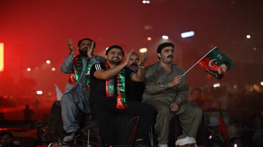 أنصار عمران خان يغلقون الطرق في إسلام أباد في احتجاج جديد