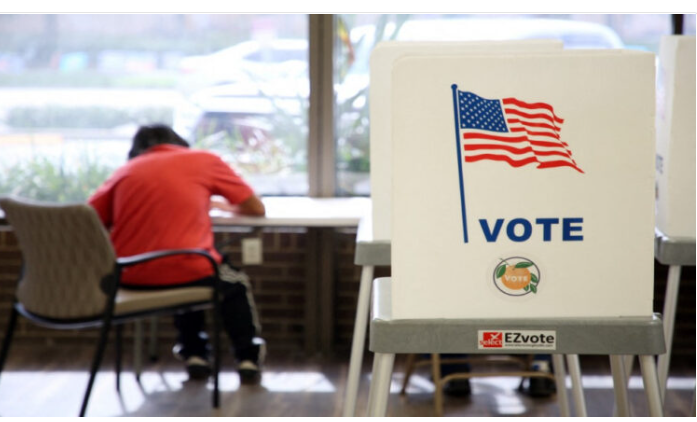 بايدن يحذر وسط تراجع شعبيته.. فتح مراكز التصويت في انتخابات التجديد النصفي للكونغرس