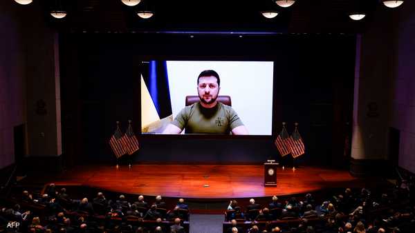 زيلينسكي يدخل على خط انتخابات الكونغرس ويوجه رسالة للحزبين