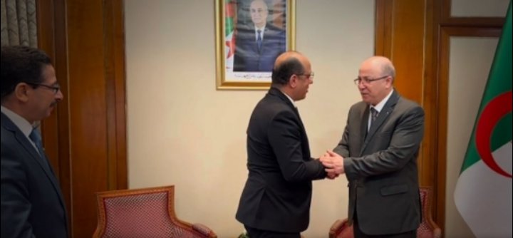 الوزير الأول الجزائري يستقبل وزير الشؤون الاجتماعية التونسي