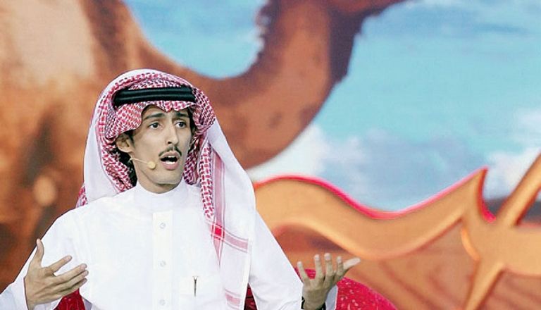 محمد السكران يطمئن جمهوره.. ماذا حدث للشاعر السعودي؟