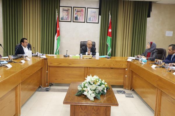 محافظة يبحث تطوير التوجيهي والخطة الدراسية وأسس اختيار معلمي الاضافي