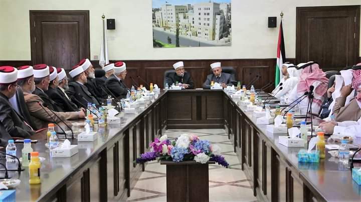 قاضي القضاة يلتقي وفداً قضائياً قطرياً