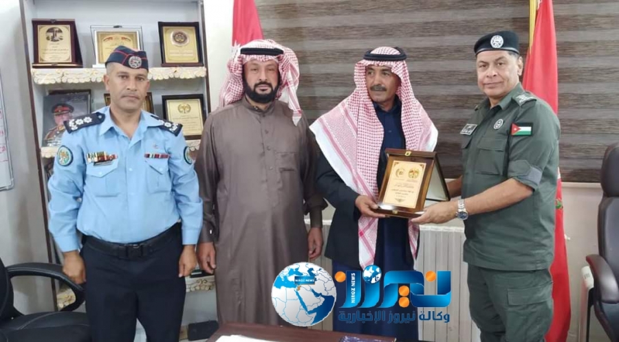 العميد المناصير يكرم عدد من المتقاعديـن العسكرييـن بدروعًا تذكاريـة...صور 