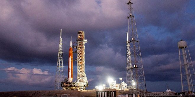 الإعصار نيكول يعرقل إطلاق ناسا صاروخاً إلى القمر