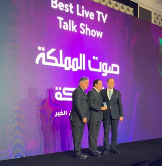 الإعلامي عامر الرجوب يفوز  بجائزة أفضل محاور للبرامج المباشرة العام الماضي