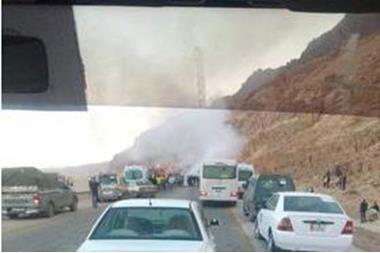 احتراق مركبة شحن محملة بـ 8 مركبات على طريق البحر الميت