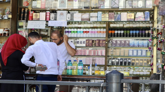 100 مخالفة بحق محال تجارية لـ عدم التزامها بالعروض والتنزيلات منذ بداية العام