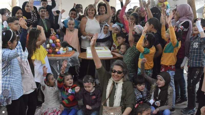 بعد وفاة ابنتها.. مصرية تنشئ مؤسسة لرعاية المصابين بمرض نادر