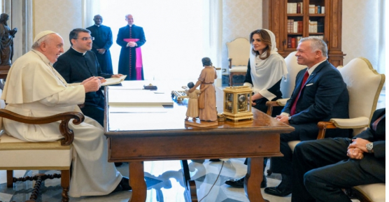 الملك يصل إلى الفاتيكان للقاء البابا فرنسيس