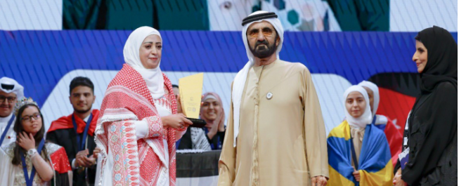 نور الجبور تحصل على جائزة المشرف المثالي في تحدي القراءة العربي