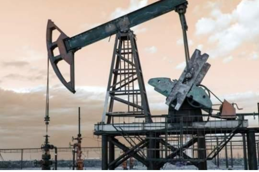 أسعار النفط تتراجع عالمياً