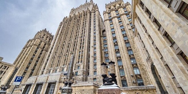 موسكو تستدعي سفير لاتفيا احتجاجاً على هدم نصب سوفييتية في بلاده