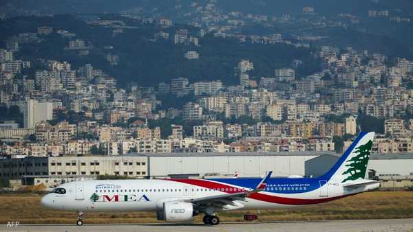 بالصور.. إصابة طائرة لبنانية بـرصاصة طائشة