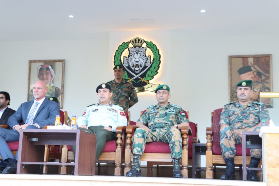 مدرسة تدريب الحرس الملكي تحتفل بتخريج عددٍ من الدورات...صور