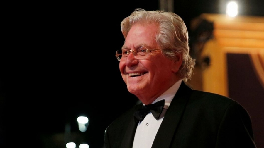 حسين فهمي: النقاب خطر على المجتمع