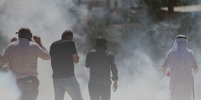 إصابة عشرات الفلسطينيين واعتقال شاب خلال اعتداء للاحتلال في الضفة الغربية