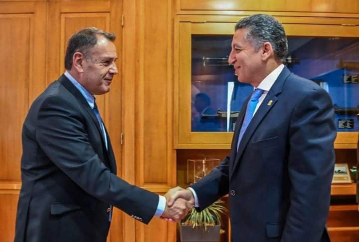 السفير المصري في أثينا يلتقي وزير الدفاع اليوناني