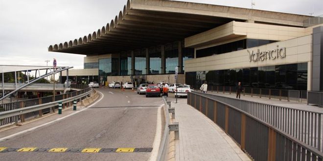 الأمطار تتسبب بتعليق الرحلات الجوية في مطار فالنسيا الإسباني