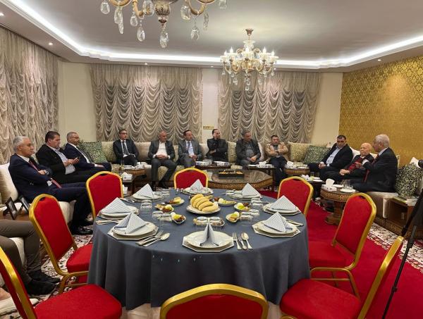 السفير المغربي يقيم مأدبة عشاء لشخصيات صحفية وسياسية