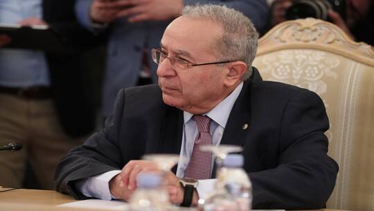 وزير الخارجية الجزائري يجري مباحثات مع نظيره المالطي حول ملفات أمنية وسياسية واقتصادية