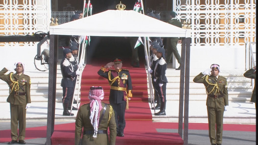 الملك يحيي نشامى الجيش العربي والأجهزة الأمنية: حماة الحمى والمسيرة